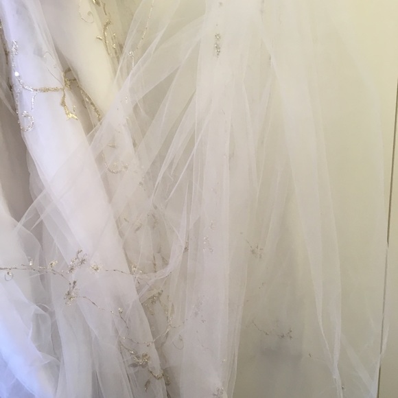 Wedding dress.  Size 6, altered down to size 2. - Picture 7 of 9